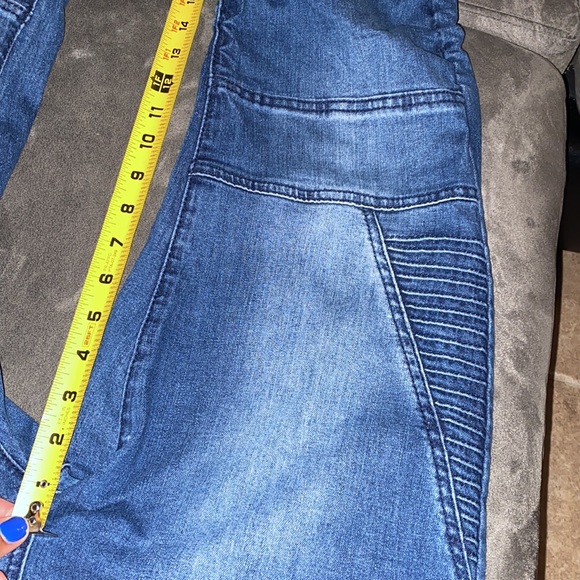 Plus Jeans - Picture 4 of 8